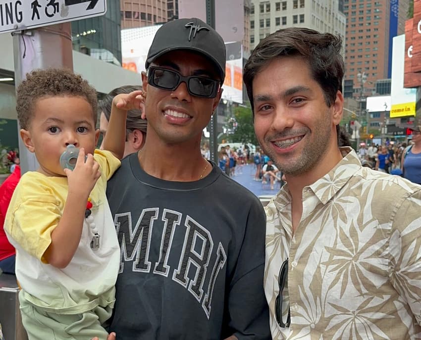 Bruno Henrique tira foto com fã nas ruas de Nova York