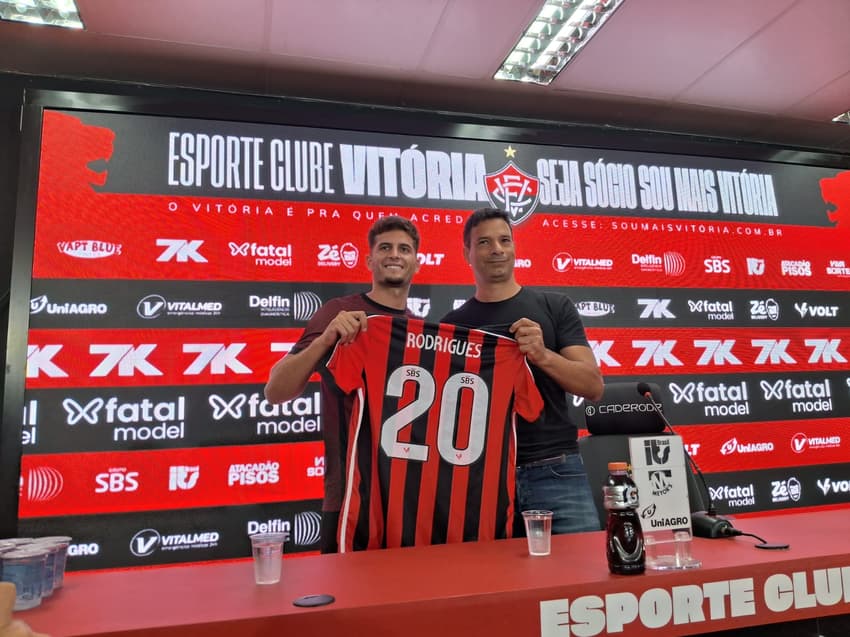 Rúben Rodrigues é o novo camisa 20 do Vitória (Foto: Rafael do Carmo / Lance!)