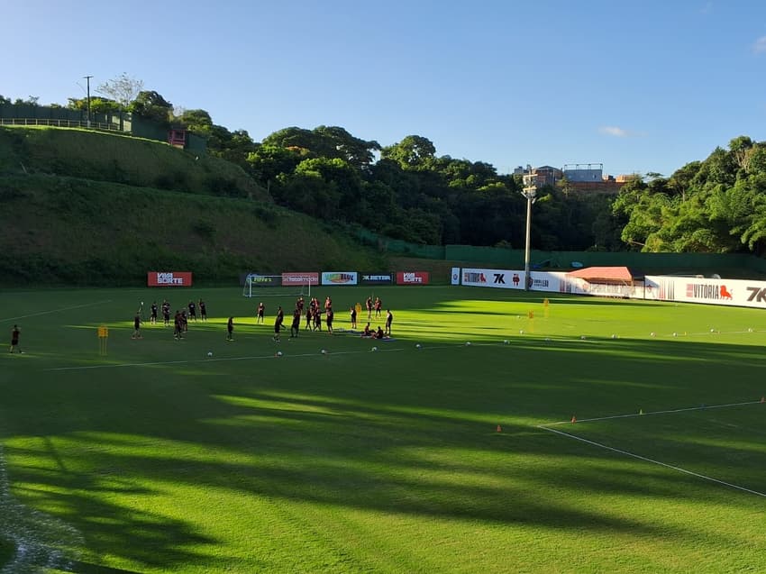 Atletas do Vitória após aquecimento (Foto: Rafael do Carmo / Lance!)