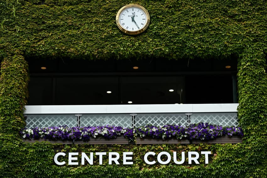 Flores na quadra central de Wimbledon cobertas de hera (foto: GLYN KIRK / AFP)