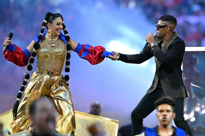 Vikina e Richaelio e, apresentação na abertura do Mundial (Foto: Chandan Khanna / AFP)