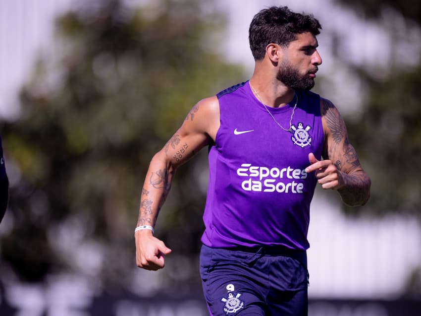 Yuri Alberto treina com o elenco do Corinthians