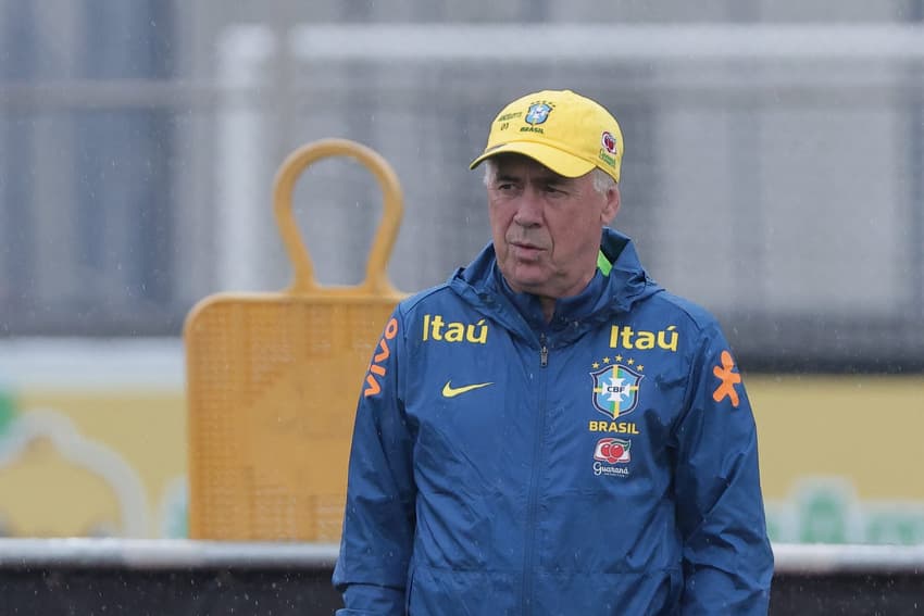 Ancelotti durante treino do Brasil no Centro de Treinamento CT Joaquim Grava