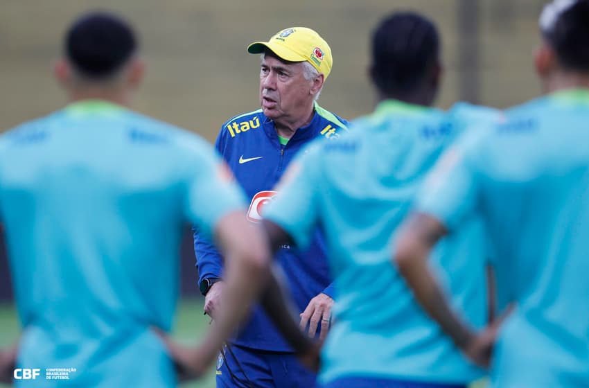 Carlo Ancelotti, durante treino da Seleção Brasileira em Guayaquil