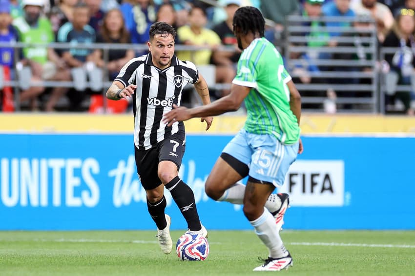 Artur reconheceu dificuldades do Botafogo na estreia do Mundial