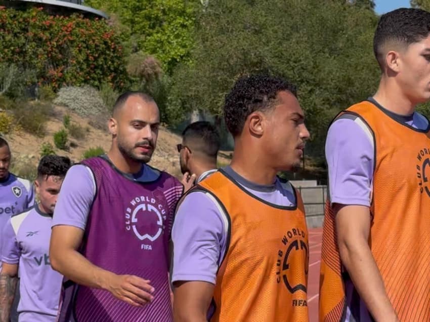 Arthur Cabral treinou com o Botafogo para o Mundial