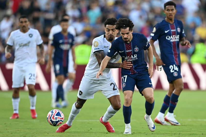 Gregore em ação no jogo do Botafogo contra o PSG pelo Mundial de Clubes (Foto: YURI CORTEZ / AFP)