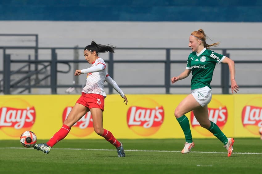 Red Bull Bragantino x Palmeiras pelo Paulistão feminino. Na foto, Thayslane Gomes e Pati Maldaner. (Foto de Fernando Roberto/Red Bull Bragantino)