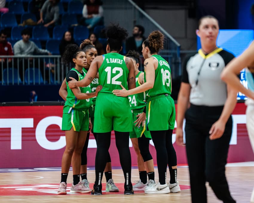 Brasil estreou com vitória na AmeriCupW