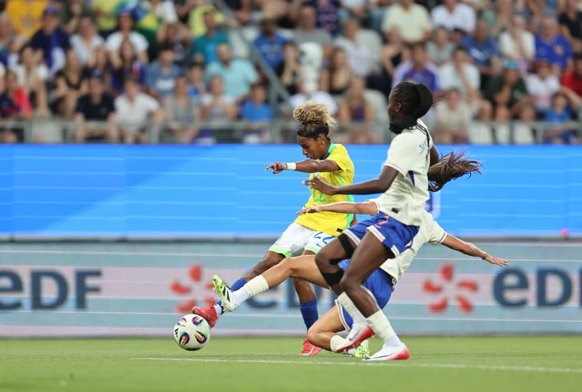 Luany abre o placar para a Seleção. (Foto: Livia Villas Boas / CBF)