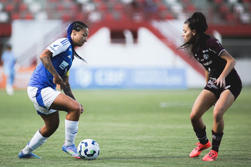 Byanca Brasil em duelo entre Cruzeiro e Sport, pelo Brasileirão feminino. (Foto: Gustavo Martins/ Cruzeiro)