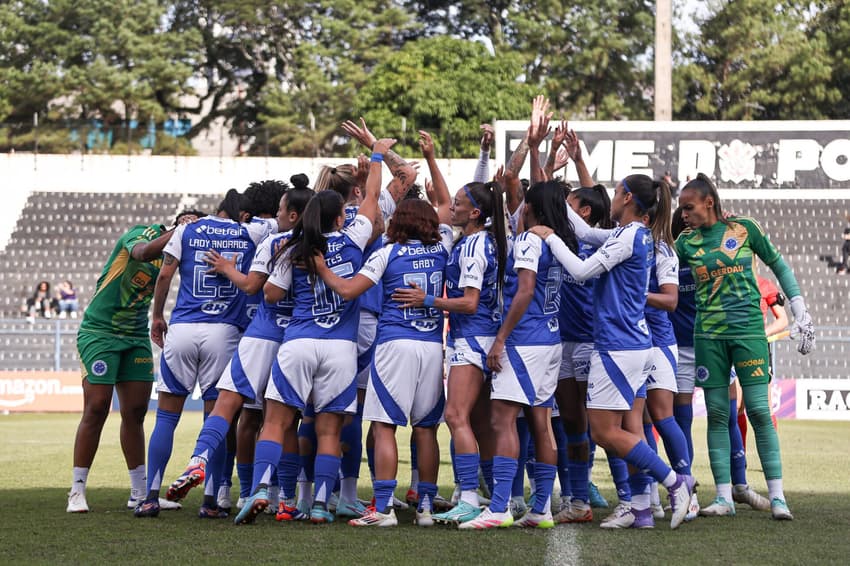 Cruzeiro comemora gol diante do Corinthians, pelo Brasileirão feminino. (Foto: Gabi Zanotti comemora gol do Corinthians contra o Cruzeiro no Brasileirão feminino. (Foto: Rebeca Reis/ Staff Images Woman/ CBF)