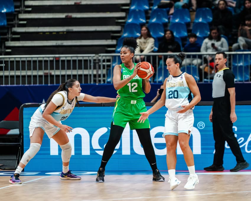 Damiris Dantas foi o destaque do Brasil na estreia contra a Argentina