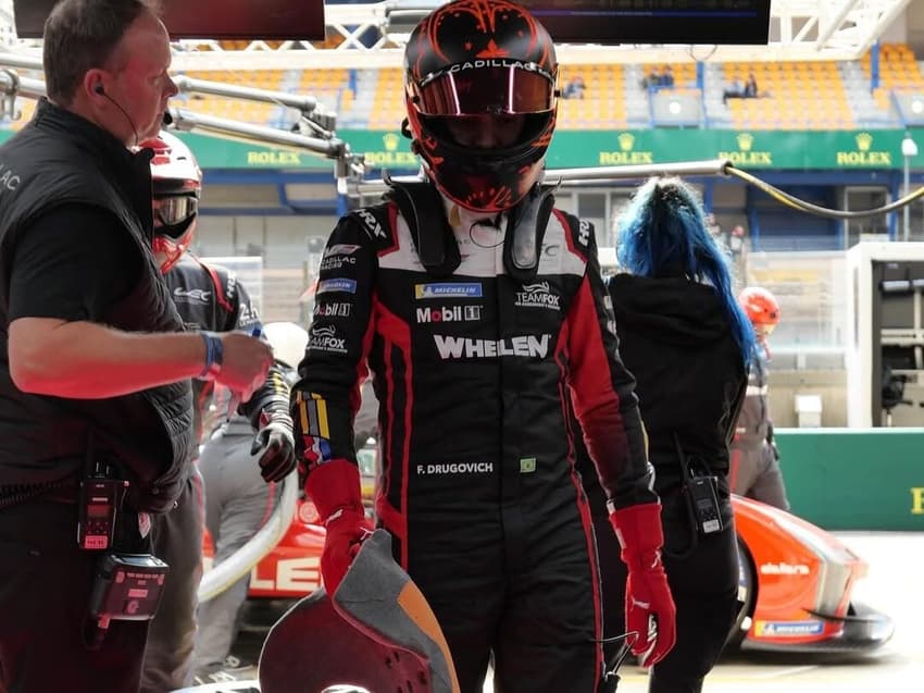 Drugovich na garagem da Cadillac para a Le Mans 24h (Foto: Reprodução/Instagram: @felipedrugovich)