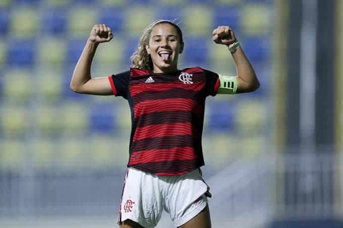 Mariana Fernandes, revelação do Flamengo, brilha no profissional. (Foto: Divulgação/Flamengo)