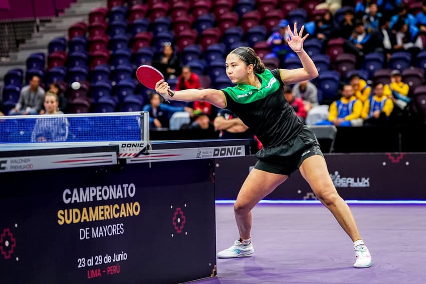 Giulia Takahashi jogou com parceiro diferente no WTT Contender