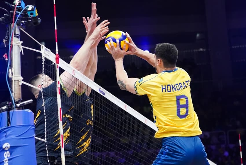 &quot;Toque-ataque&quot; se popularizou com mudanças testadas pela FIVB (Foto: Mauricio Val/FV Imagem/CBV)