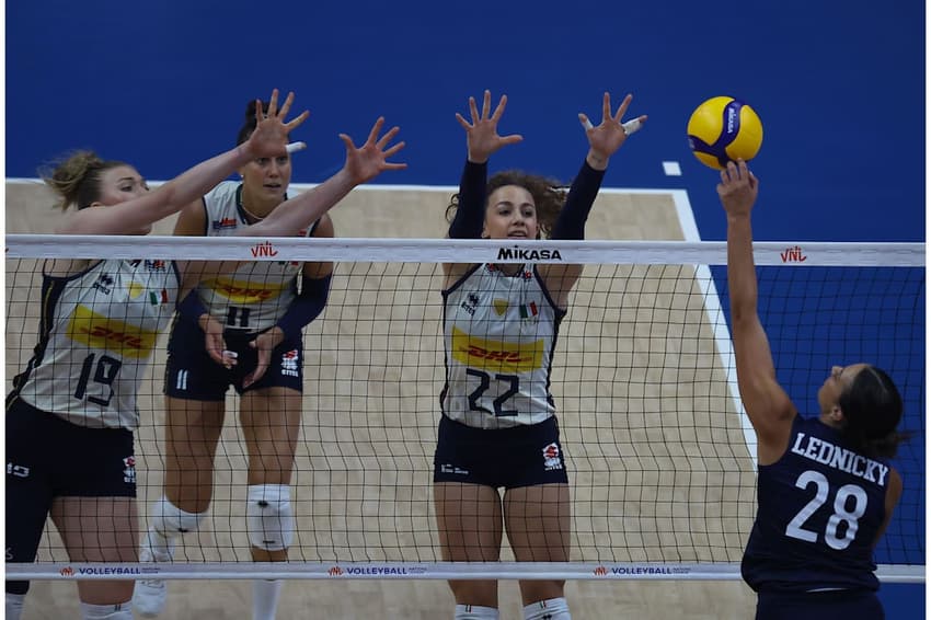 Itália contra os EUA em jogo da VNL no Maracanãzinho (Foto: Divulgação / ©Volleyball World)