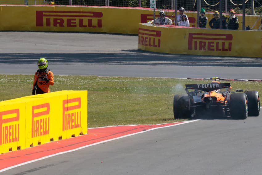 Lando Norris, da McLaren, abandonou a corrida no GP do Canadá pela F1 2025 (Foto: SHAWN THEW / POOL / AFP)