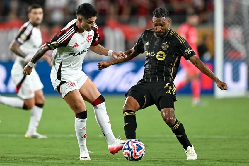 Com Giroud em campo, Flamengo e LA FC se enfrentaram nesta terça-feira (Foto: PATRICIA DE MELO MOREIRA / AFP)