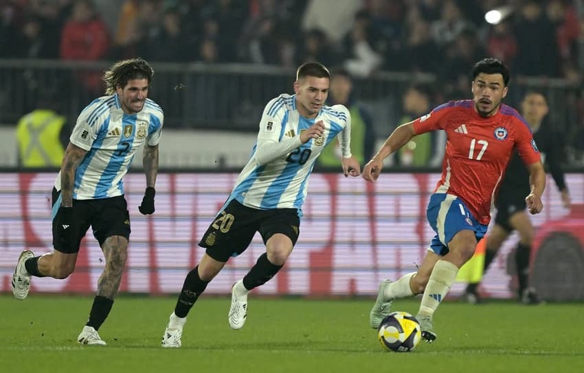 Franco Mastantuono pela Argentina contra o Chile