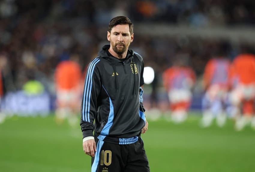 Messi no aquecimento para o jogo da Argentina contra a Colômbia