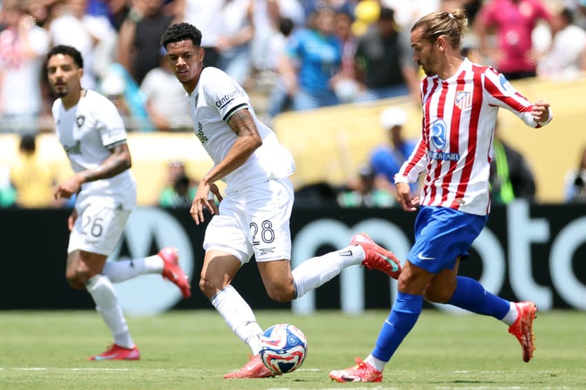 Newton, volante do Botafogo