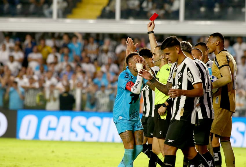 Neymar é expulso por gol de mão em Santos x Botafogo (Foto: Mauricio De Souza/AGIF)