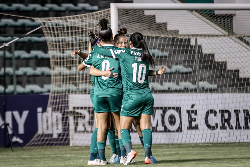 Palmeiras comemora classificação à segunda fase do Brasileirão feminino. (Foto: Júlio César/Real Brasília)