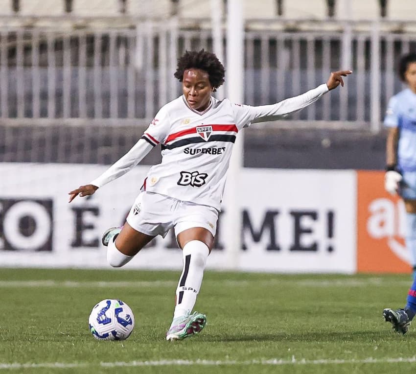 Atleta do São Paulo declara torcida por  participante do BBB (Foto: Rebeca Reis/ Staff Images Woman/ CBF)