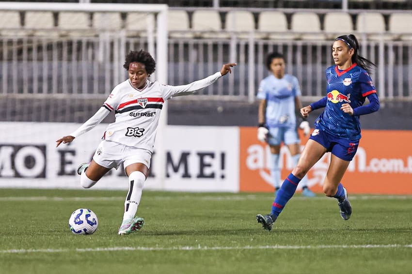 Robinha durante jogo São Paulo x Bragantino no Paulistão feminino. (Foto: Rebeca Reis/ Staff Images Woman/ CBF)