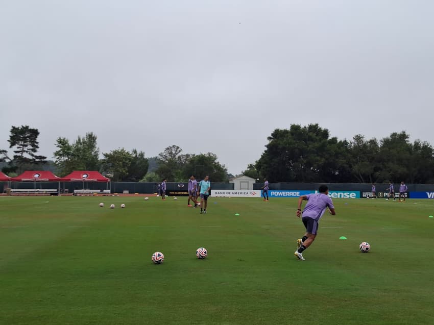 Renato Paiva comandou treino de ataque contra defesa no Botafogo
