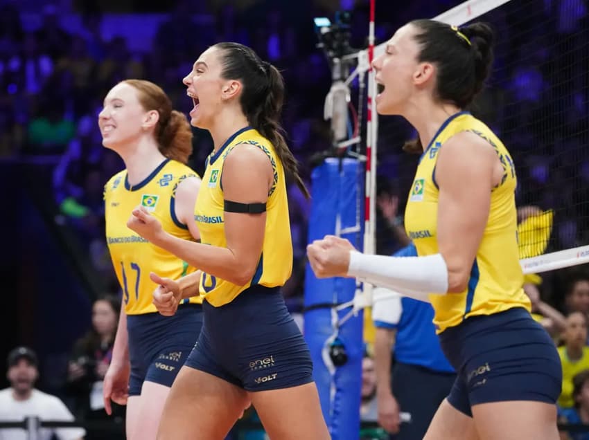Macris comemora ponto do Brasil na VNL (Foto: CBV)