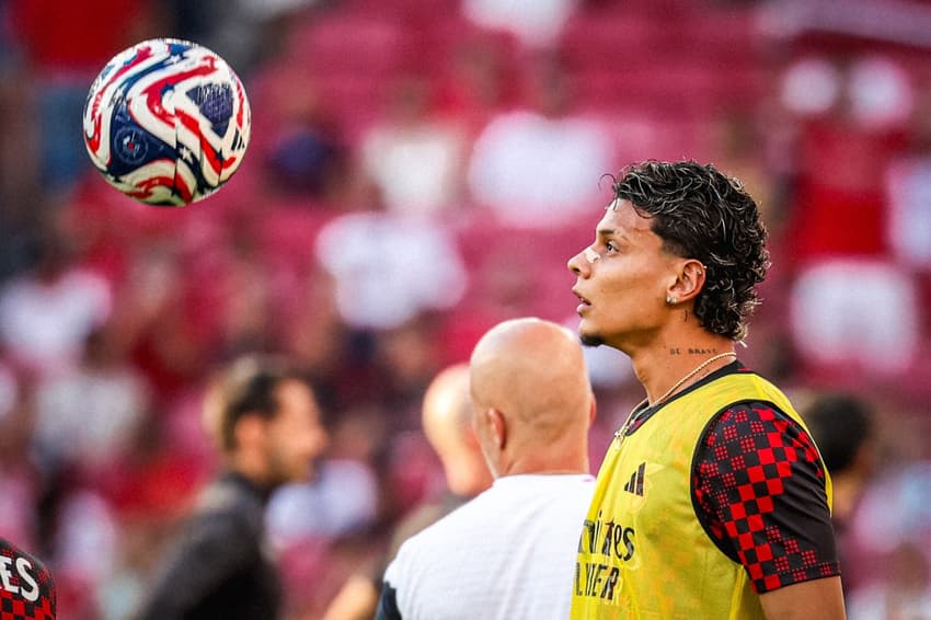 Richard Ríos, ex-Palmeiras, fez sua estreia pelo Benfica