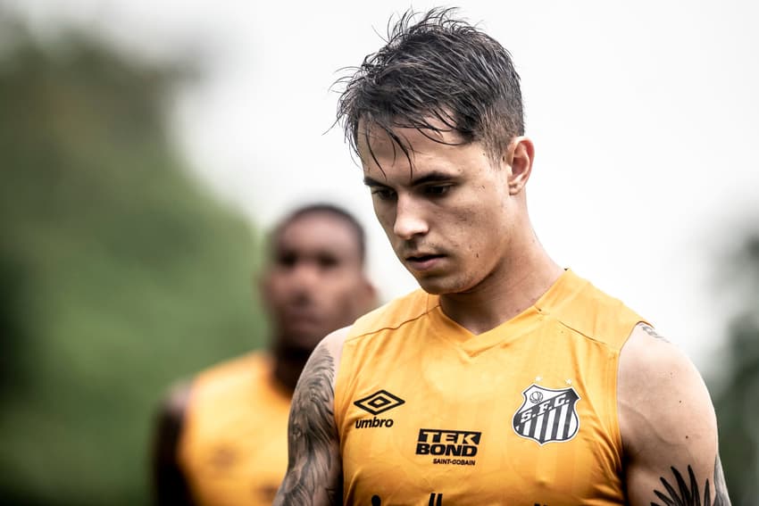 O volante chegou ao Peixe em 2022 (Foto: Ivan Storti/Santos FC)