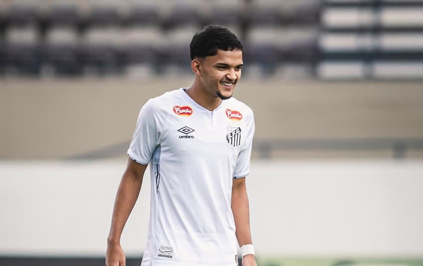Mateus Xavier, atacante de 18 anos (Foto: Bruno Vaz/Santos FC)