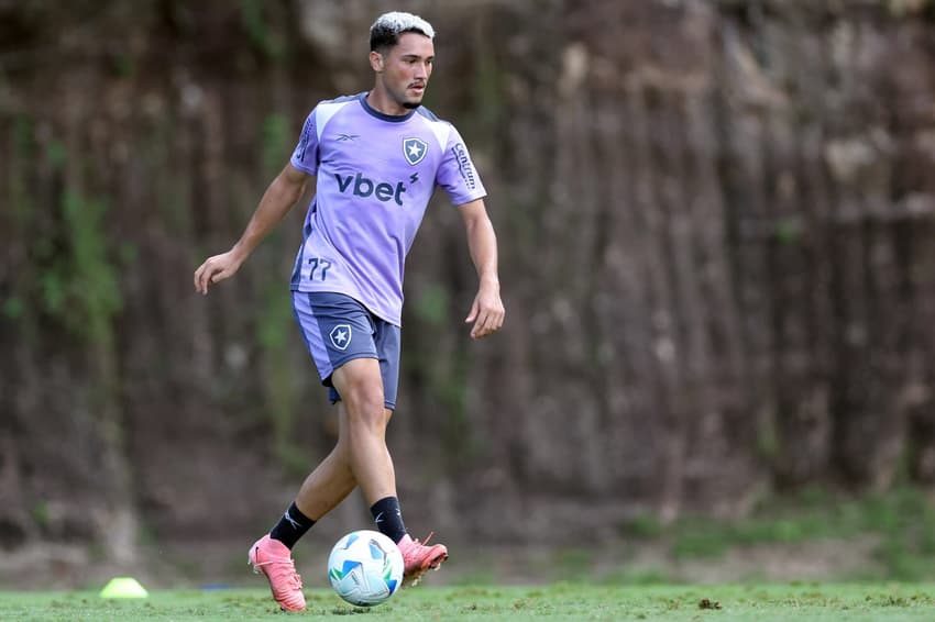 Kauan Lindes jogou sete jogos pelo Botafogo em 2025 (Foto: Vítor Silva/Botafogo)