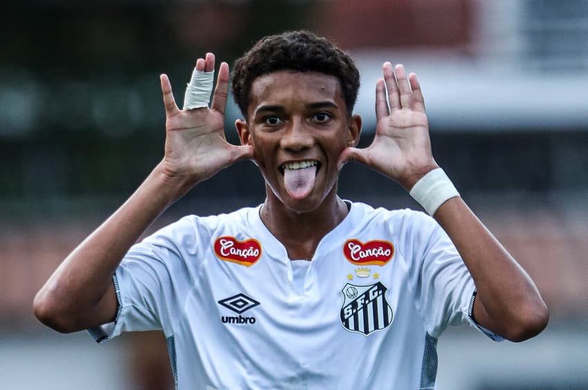 Robinho Jr se destaca na base do Santos (Foto: Reinaldo Campos/ Santos FC)