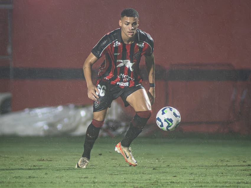 Maykon Jesus em ação contra o Cruzeiro, no Barradão (Foto: Victor Ferreira / EC Vitória)