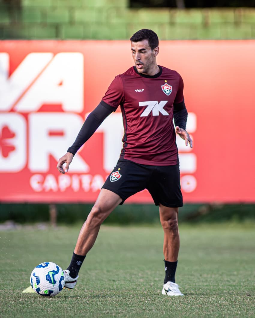 Raúl Cáceres em treino do Vitória (Foto: Victor Ferreira / EC Vitória)