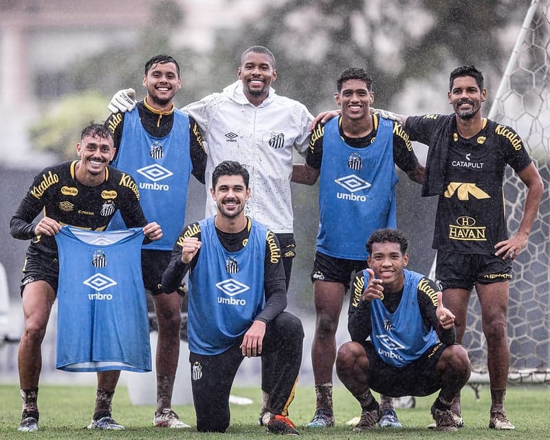Elenco do Santos treina no CT Rei Pelé visando retomada do Campeonato Brasileiro. (Foto: Raul Baretta/ Santos FC)