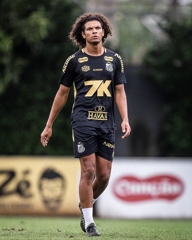Willlian Arão assinou contrato com o Santos até o fim de 2026. Ele treina com o elenco desde a última terça-feira (1º). (Foto: aul Baretta/ Santos FC)