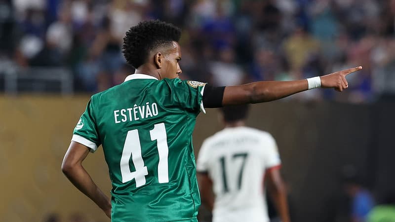 Estêvão. atacante do Palmeiras