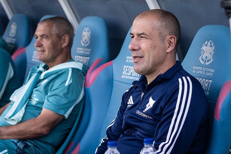 Técnico do Cruzeiro, Leonardo Jardim, no Kleber Andrade (Foto: Gustavo Aleixo/Cruzeiro)