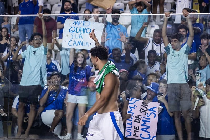 Torcida do Cruzeiro no Kleber Andrade (Foto: Gustavo Aleixo/Cruzeiro)