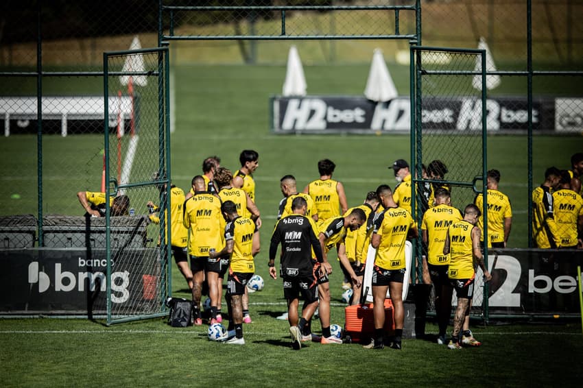 Elenco do Atlético-MG em treino (Foto: Pedro Souza / Atlético)