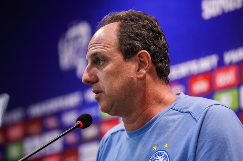 Rogério Ceni em entrevista coletiva (Foto: Rafael Rodrigues / EC Bahia)
