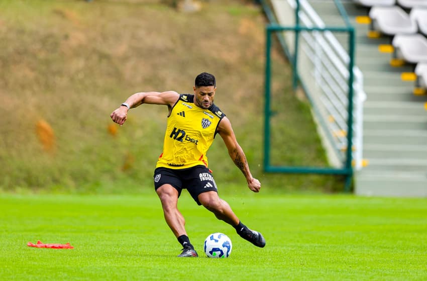 Hulk em treino do Atlético-MG (Foto: Paulo Henrique França / Atlético)