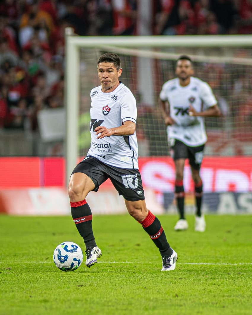 Osvaldo em ação pelo Vitória (Foto: Victor Ferreira / EC Vitória)