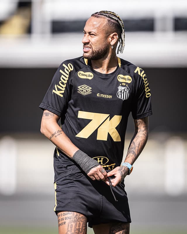 Neymar treinou com o elenco do Santos na Vila Belmiro no último domingo (13). (Foto: Raul Baretta/ Santos FC)